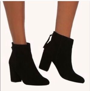 STEVE MADDEN Suede Leather Bootie Size 7.5 M